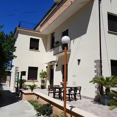 Casa Kati Bed & Breakfast 3*