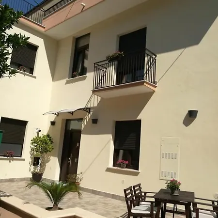 Casa Kati Bed & Breakfast 3*